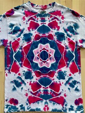 Gildan Unisex 8-Point Mandala Tie Dye T-Shirt size Large Fuchsia Blue Pink White
